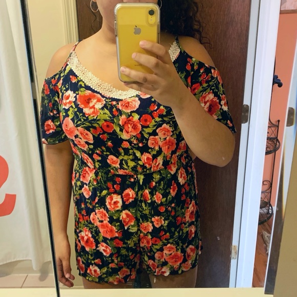 BANANA LEMON LACE NECKLINE FLORAL ROMPER - Picture 2 of 6